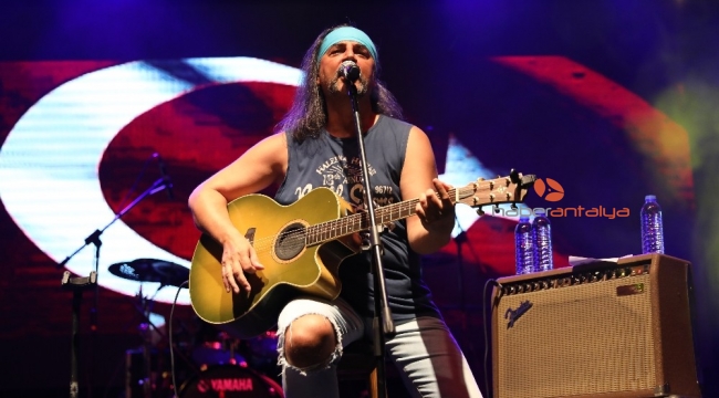 Alanya 30 Ağustos&#039;ta Çelik ile coştu