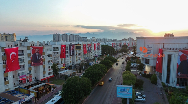 Antalya 30 Ağustos için dev bayraklarla donatıldı