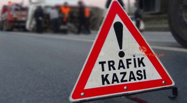 Antalya Aksu'da otomobil ile pikap çarpıştı: 10 yaralı