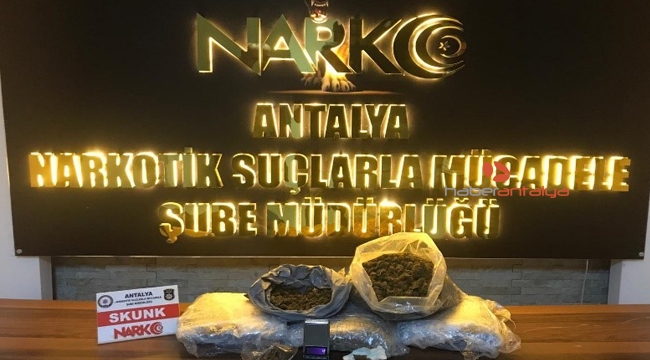 Antalya'da 4 buçuk kilo uyuşturucu ele geçirildi