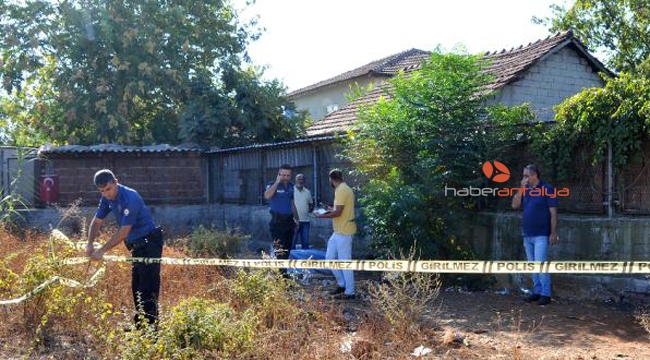 ANTALYA'da, boş arazide cansız beden bulundu.
