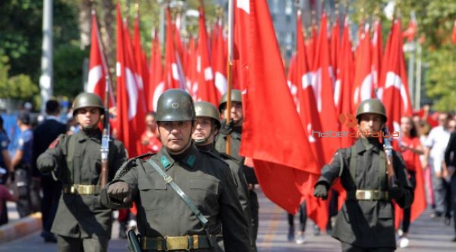 Antalya'da Zafer Bayramı coşkusu