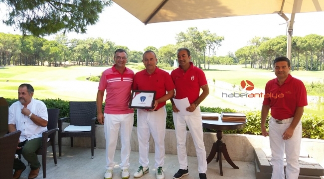 Bakan Çavuşoğlu otizmli çocuklar için golf turnuvasına katıldı