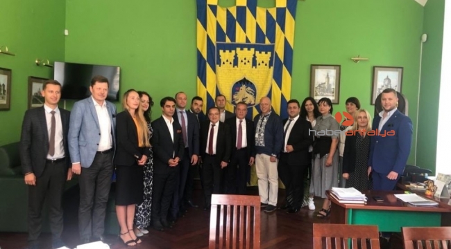 Başkan Böcek Kardeş Şehirler Fuarı için Ukrayna'nın Lviv kentinde