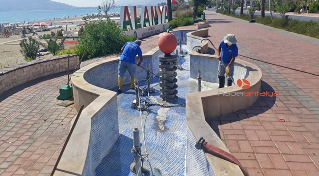 Büyükşehir havuzlara bakım yapıyor