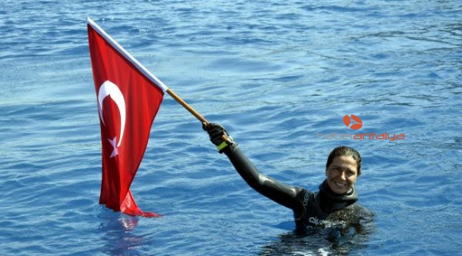 Derya Can'dan Salda Gölü'nde yeni dünya rekoru