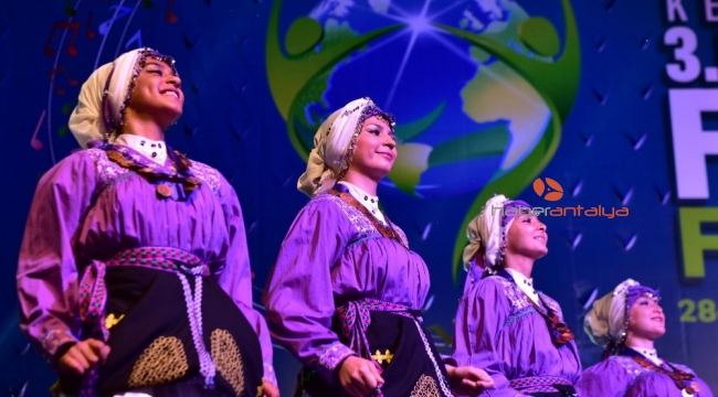 Dünya'nın folklor renkleri Kepez'de buluşuyor