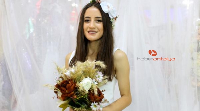 Gelin adaylarının gözdesi ıslak laleli buket