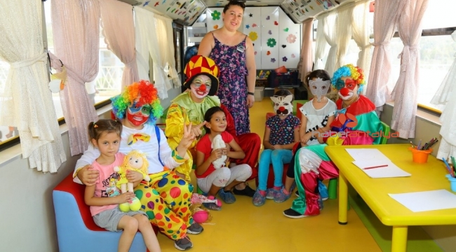 Gezici Oyun Evi Manavgat'ta neşe saçıyor .