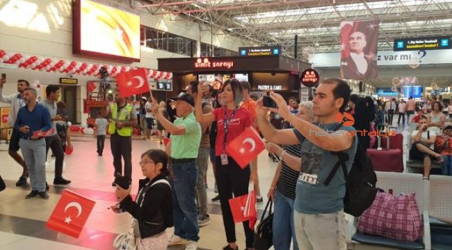 Havalimanı&#039;nda zafer coşkusu