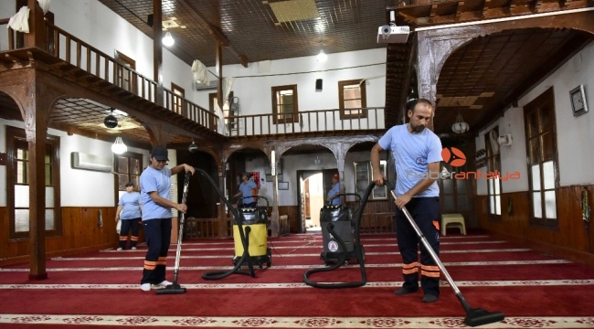 İbadethaneler bayram için temizlendi