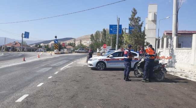 Jandarma'dan 'Hayatıma Kastım Yok, Kaskım Var' Uygulaması
