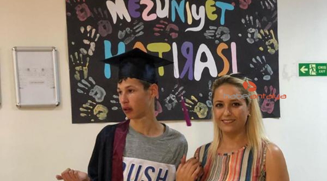 'Kadın sürücü ve engelli oğlunu trafikte sıkıştırdı, polis rozetiyle tehdit' etti iddiası