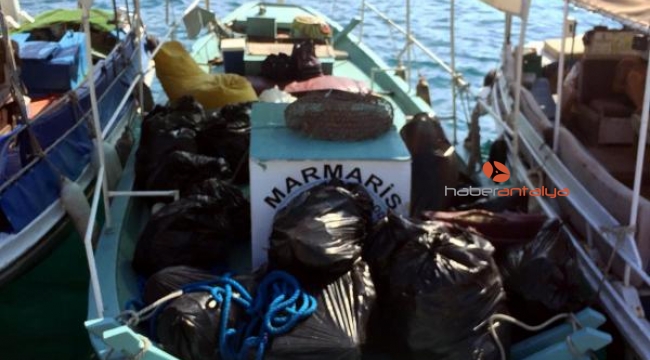 Marmaris'te adalarda kıyı temizliği