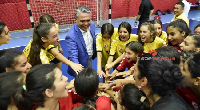 Muratpaşa Belediyespor kadın hentbol takımı sezonu resmen açtı