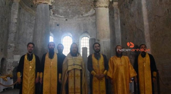 'Noel Baba' doğum gününde Demre'de anıldı