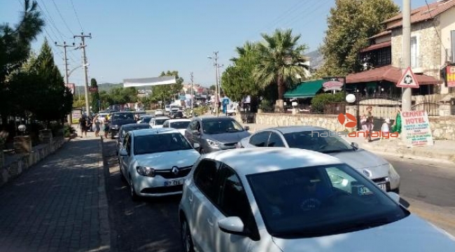 Ölüdeniz yolunda 'bayram' trafiği