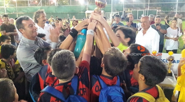 Spor Okulları Yaz Ligi'nde kupa heyecanı yaşandı