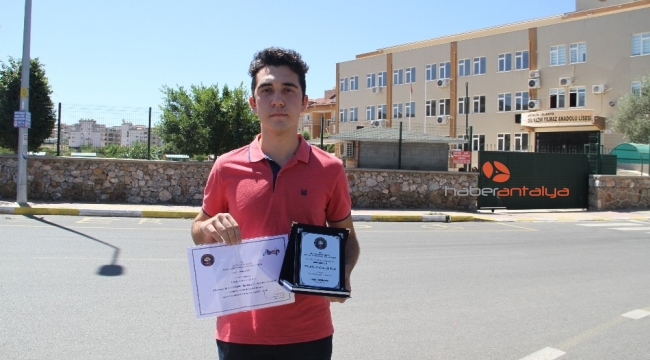 Törenle okul birincisi ilan ettiler, üniversiteye yerleşemeyince ikinci olduğu ortaya çıktı
