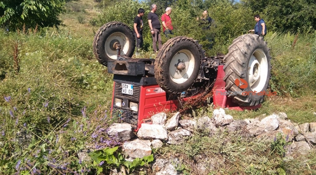 Traktör şarampole devrildi: 1 ölü, 1 yaralı