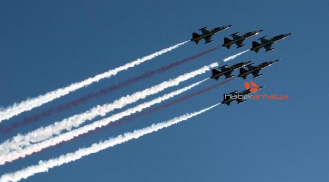Türk Yıldızları zafer için havalandı