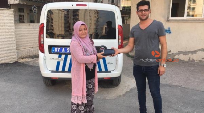 Unuttuğu cüzdanına pastane çalışanı sayesinde kavuştu