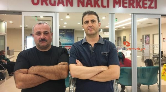 3 bin nakil ameliyatına katıldı, en çok çocukluk arkadaşınınkinde zorlandı