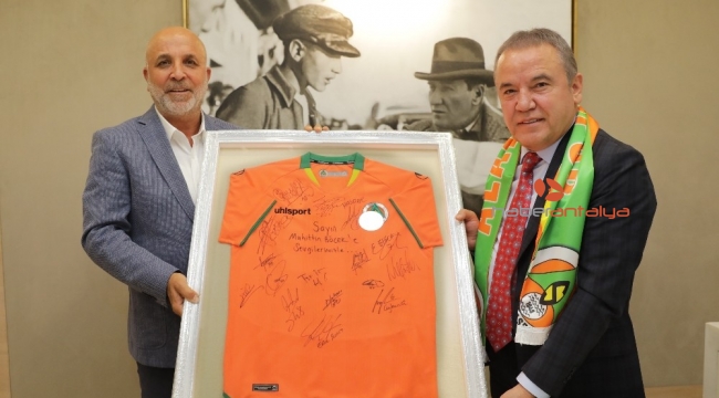 Alanyaspor Yönetimi Başkan Böcek'i ziyaret etti