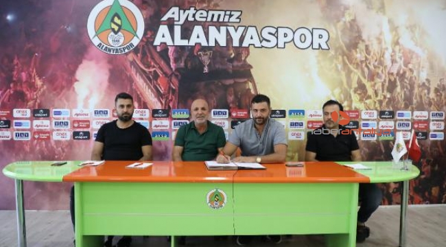 Alanyaspor'un ilk çorap reklamı Cleopatra Ink oldu