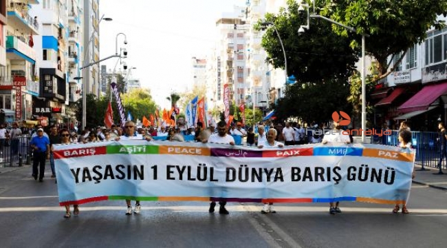 ANTALYA'da, 1 Eylül Dünya Barış Günü dolayısıyla yürüyüş düzenlendi.