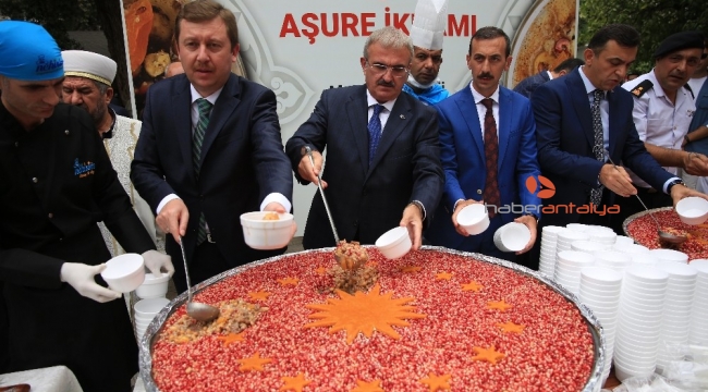Antalya'da Cumhurbaşkanlığından aşure ikramı