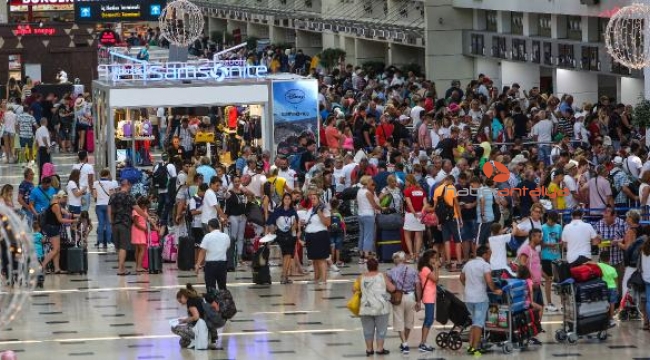 Antalya'da turist sayısı 12 milyonu geçti