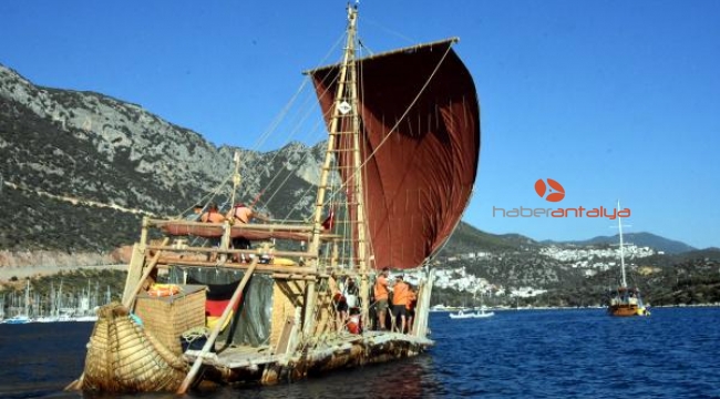 Antik dönemin izlerini taşıyan 'Abora-IV' Kaş'a demir attı