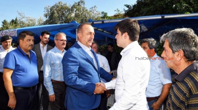 Bakan Çavuşoğlu şehidin mevlidine katıldı
