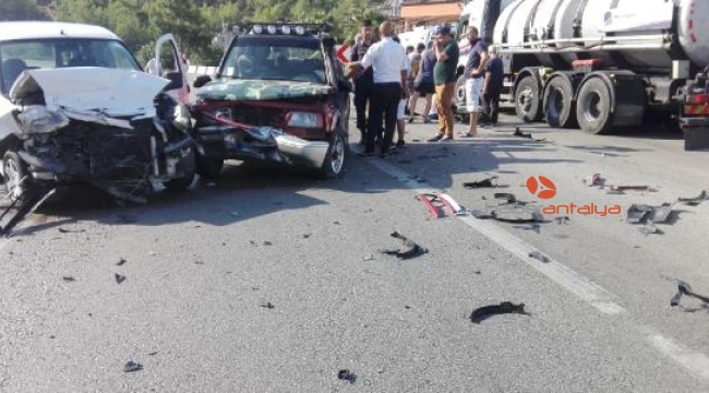 Kemer'de cip ile binek araç çarpıştı