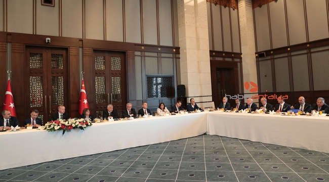 Cumhurbaşkanı Erdoğan büyükşehir belediye başkanları ile bir araya geldi