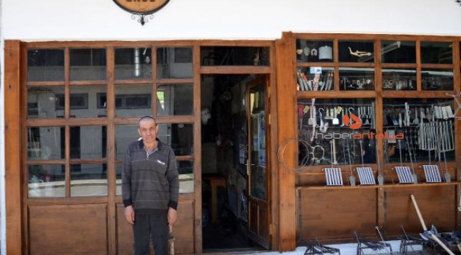 Elmalı'nın 'Kelleci Erol'u zamana direniyor