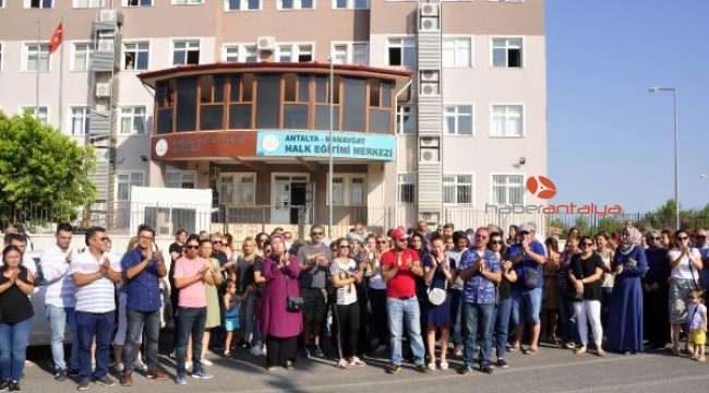 Görevden alınan okul müdürü için veliler kaymakamlığa yürüdü