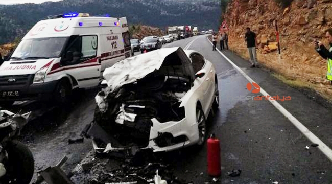 İki otomobil çarpıştı: 4 ölü, 2 yaralı