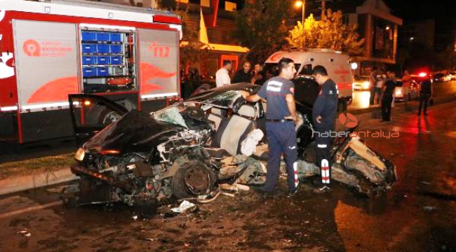 Karşı şeride geçen otomobil, cip ile çarpıştı: 2 ölü, 6 yaralı  