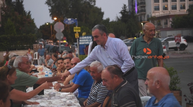 Konyaaltı Cemevi'nde oruç lokması dağıtıldı