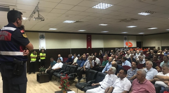 Kumluca'da servis şoförlerine eğitim verildi