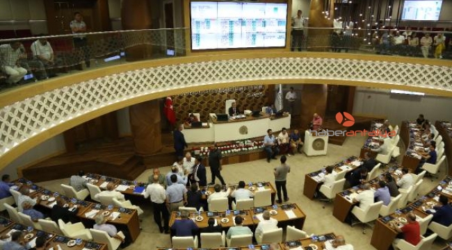 Muhittin Böcek, Antalya'nın borcunun neden kaynaklandığını açıkladı !