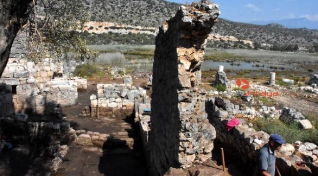 Myra-Andriake kazılarında Batı Hamamı gün ışığına çıkarıldı