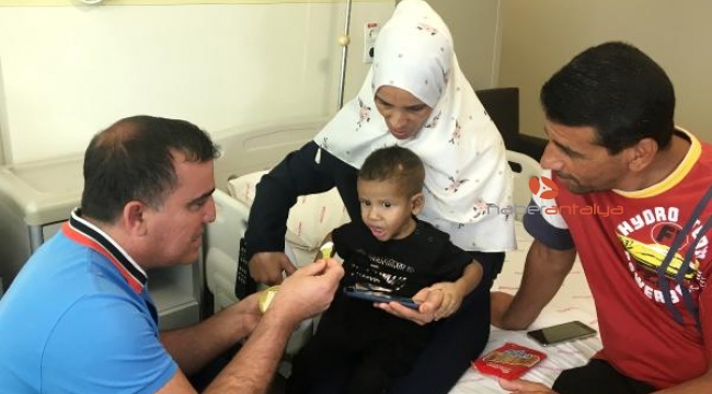 Önce ameliyat etti sonra dondurma yedirdi