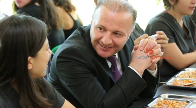 Rektör Ünal, yeni binada öğrencilerle buluştu