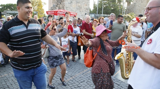 Şehirde Müzik Var