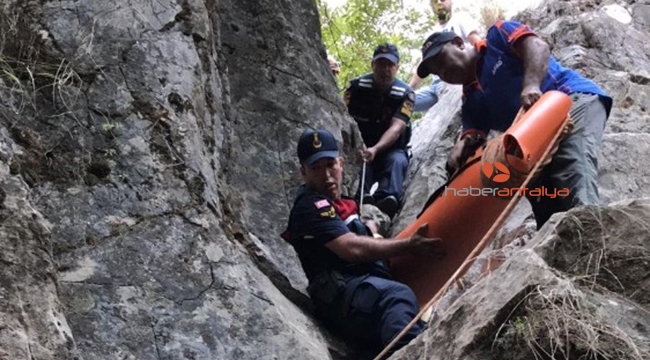 Şelaleden düşen turist ölümden döndü