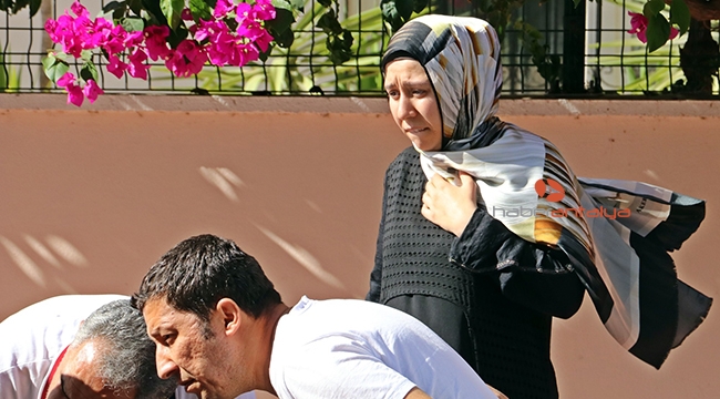 Serseri kurşun hareket halindeki otomobilin ön camına isabet etti