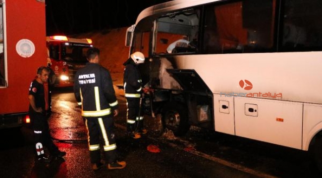 Seyir halindeki midibüs yandı